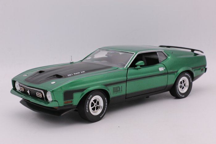Форд Мустанг Grabber Green