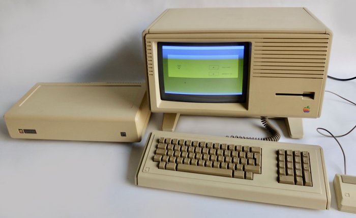 Apple lisa 1983. Корпорация apple computers построила персональный компьютер lisa. Lisa (apple computer, 1983). 1983 компьютер лиза. Корпорация apple computers построила персональный компьютер lisa.