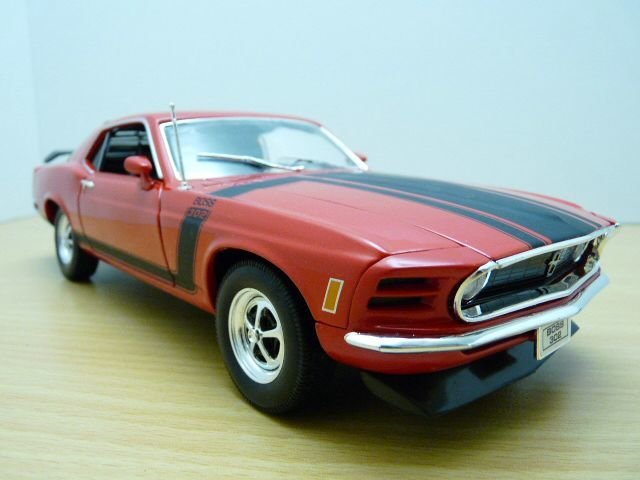 Ford Mustang 302 Boss красный