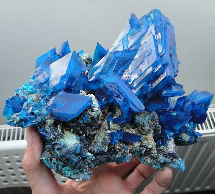 Crystal made. Халькантит минерал. Халькантит минерал Кристалл. Халькантит сингония. Голубой кварц Кристалл.