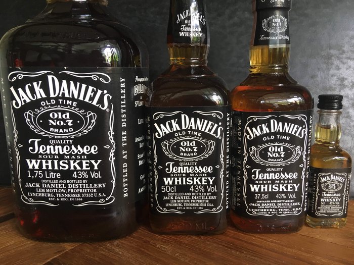 5 бутылок виски. Виски Джек Дэниэлс Олд 0,7. Виски Джек Дэниэлс 4.5 литра. Виски Джек Дэниэлс 1 литр. Джек Дэниэлс 10 литров.