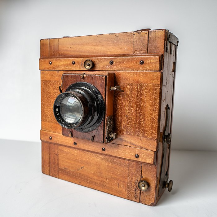 Старые камеры фото. Фотоаппарат деревянный старинный. Старый фотоаппарат. Раритетные фотоаппараты. Винтажные фотоаппараты.
