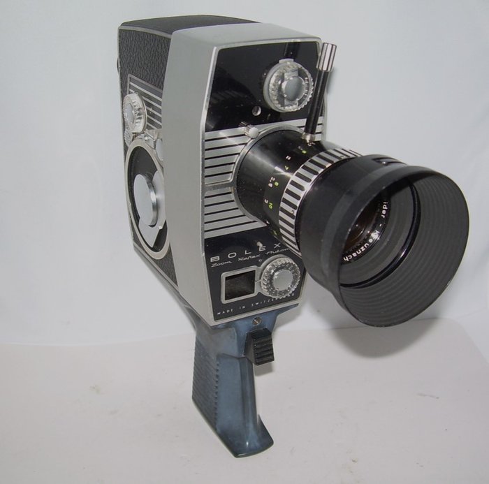 Камера 8мм. Кинокамера 8 мм СССР кварц. Canon кинокамера 8 мм. Портативная 8 мм кинокамера 1928. Кинокамера Bolex.