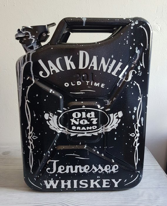 Бутылка виски литр. Виски Джек Дэниэлс 3 литра. Джек Дэниэлс качели. Виски Джек Дэниэлс 4.5 литра. Качели Джек Дэниэлс 4.5.