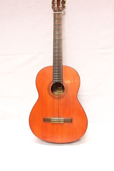 Гитара yamaha 3 4. Alhambra гитара. Хосе Рамирес гитары. Электроакустическая гитара Yamaha. Гитара Tecion