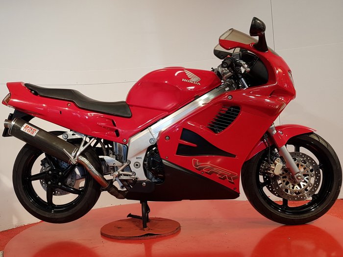 Хонда VFR 750