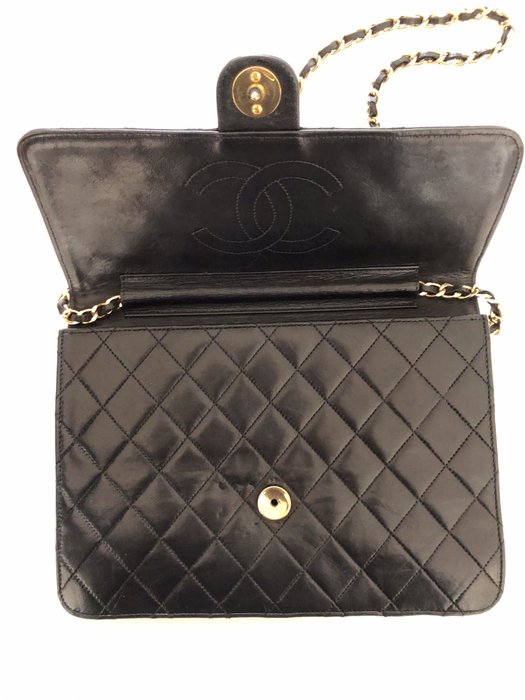Chanel - Vintage '70s Single Flap Bag in Classic Black Shoulder bag -  Catawiki