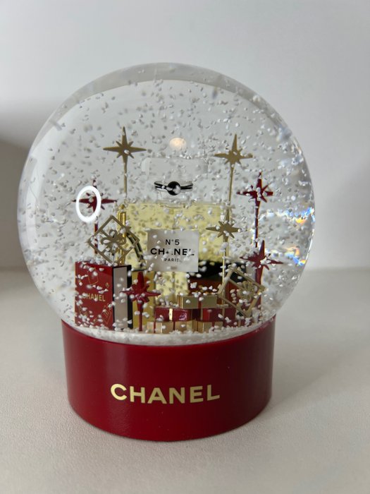 Chanel Snow Globe 2022 - Catawiki