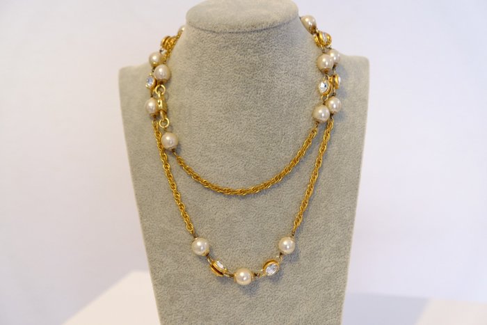 1983 Chanel Pearl and Gold Chain Necklace Sautoir - Chelsea