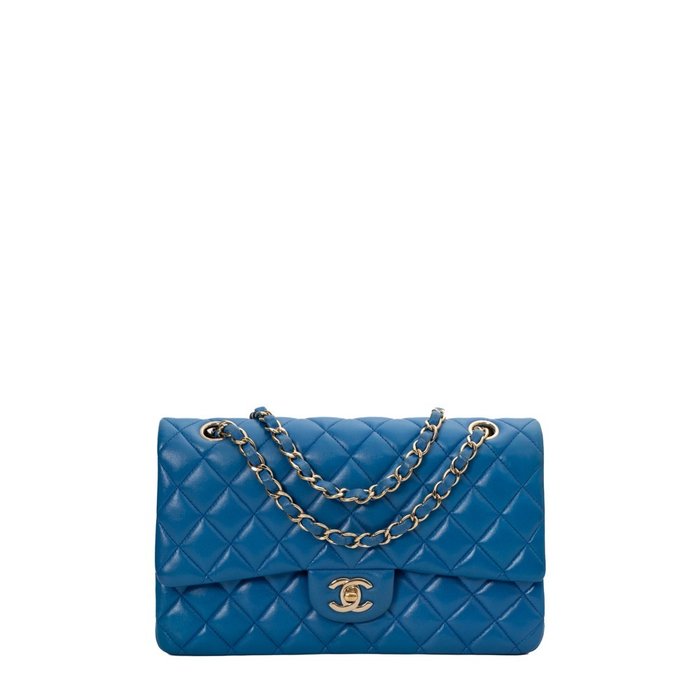 Chanel Timeless/Classic double Flap shoulder bag in white quilted