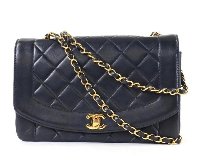 Chanel Matelassé Shoulder bag for Sale in Online Auctions
