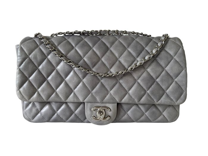 Chanel Crossbody bag for Sale in Online Auctions