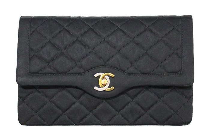 CHANEL Caviar Quilted Timeless CC Shoulder Bag Beige 1186718