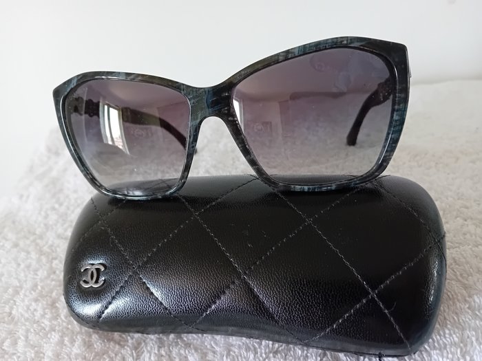 Chanel Glass Fashion Accessories for Sale in Online Auctions
