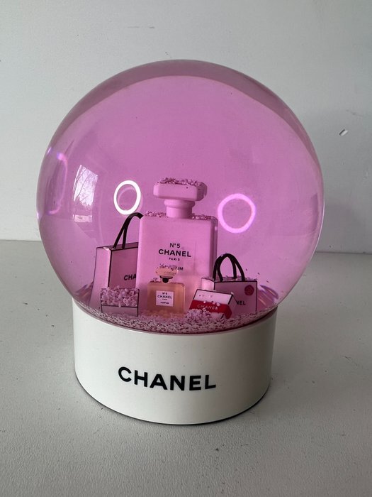 Chanel Snow Globe pink - Catawiki