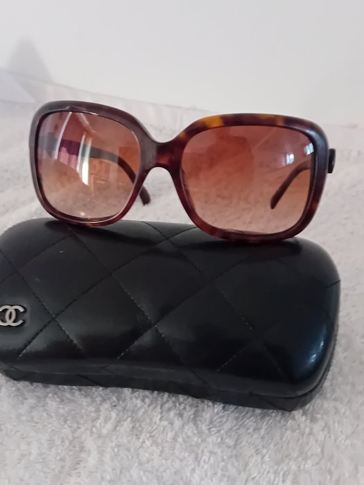 Chanel - Shield Brown Frame-Beige Leather Coated Temples - Catawiki