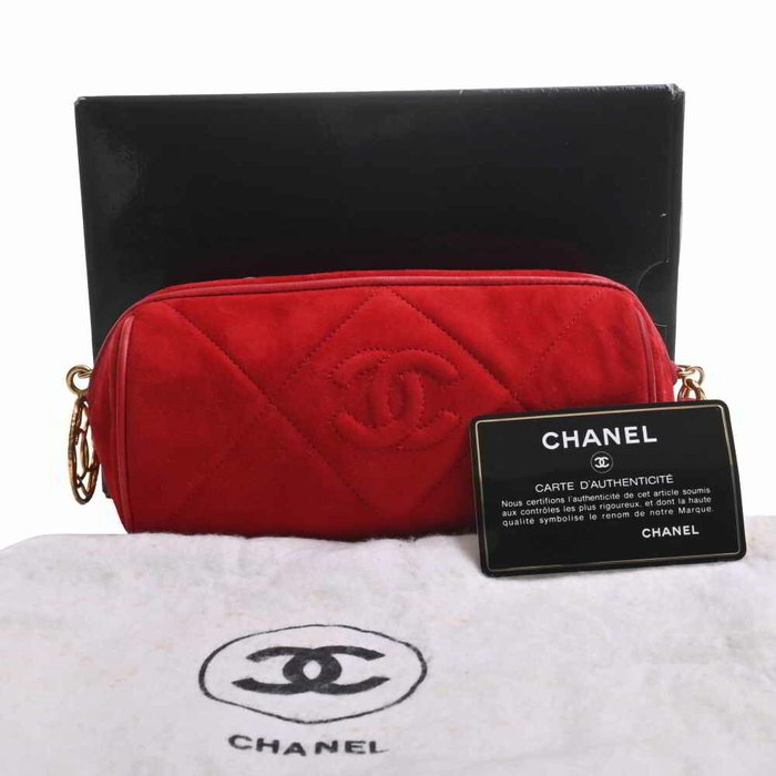 CHANEL Caviar Quilted Medium Curvy Pouch Cosmetic Case Red 814796