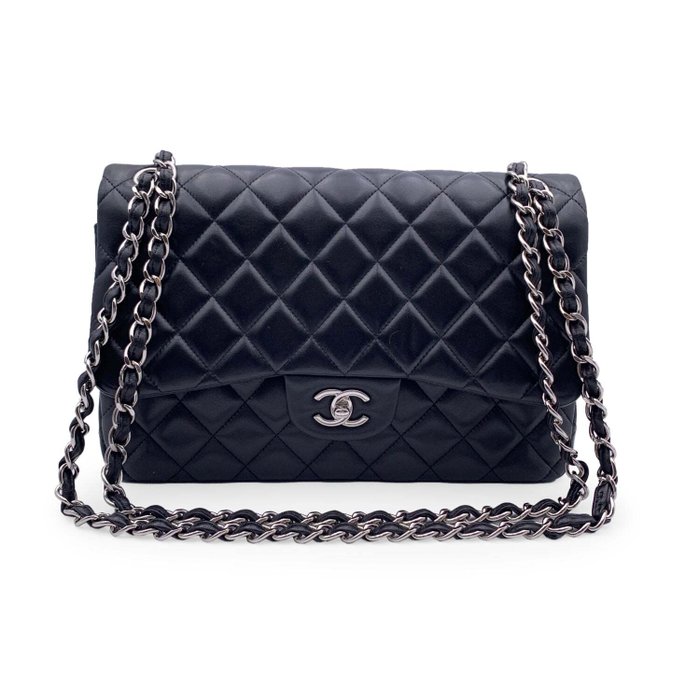 Chanel - Black Quilted Jumbo Timeless Classic 30 cm Shoulder bag