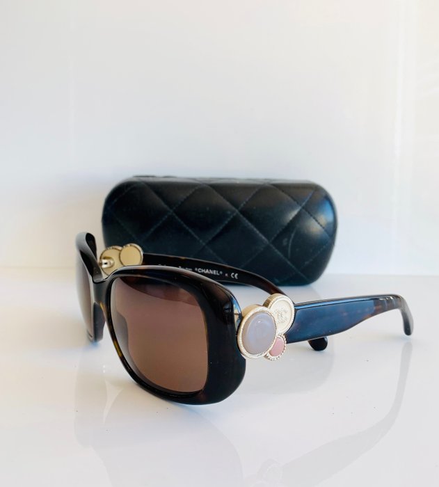 Chanel Collection Bouton Black 5191 CC Embellished Sunglasses Chanel