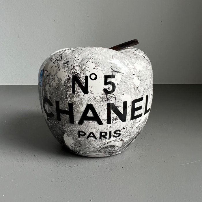 GAF - Luxury Design Apple attributed to Chanel no. 5 (marble
