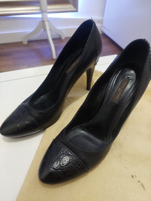 Chanel Beige/Black Leather CC Cap-Toe Bow Ballet Flats Size 41.5 Chanel