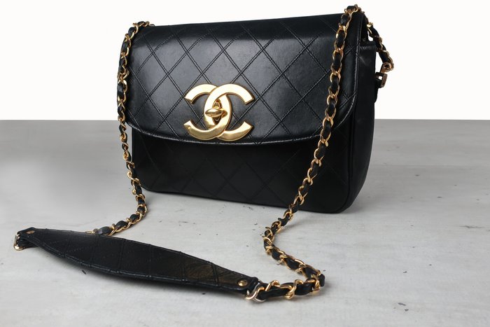 Sold at Auction: CHANEL - 2020 CC QUILTED FLAP CROSSBODY BAG
