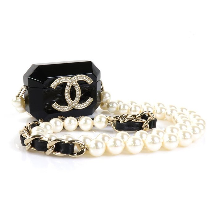 Chanel - AirPods Pro Case Faux Pearl Chain - Accessory - Catawiki
