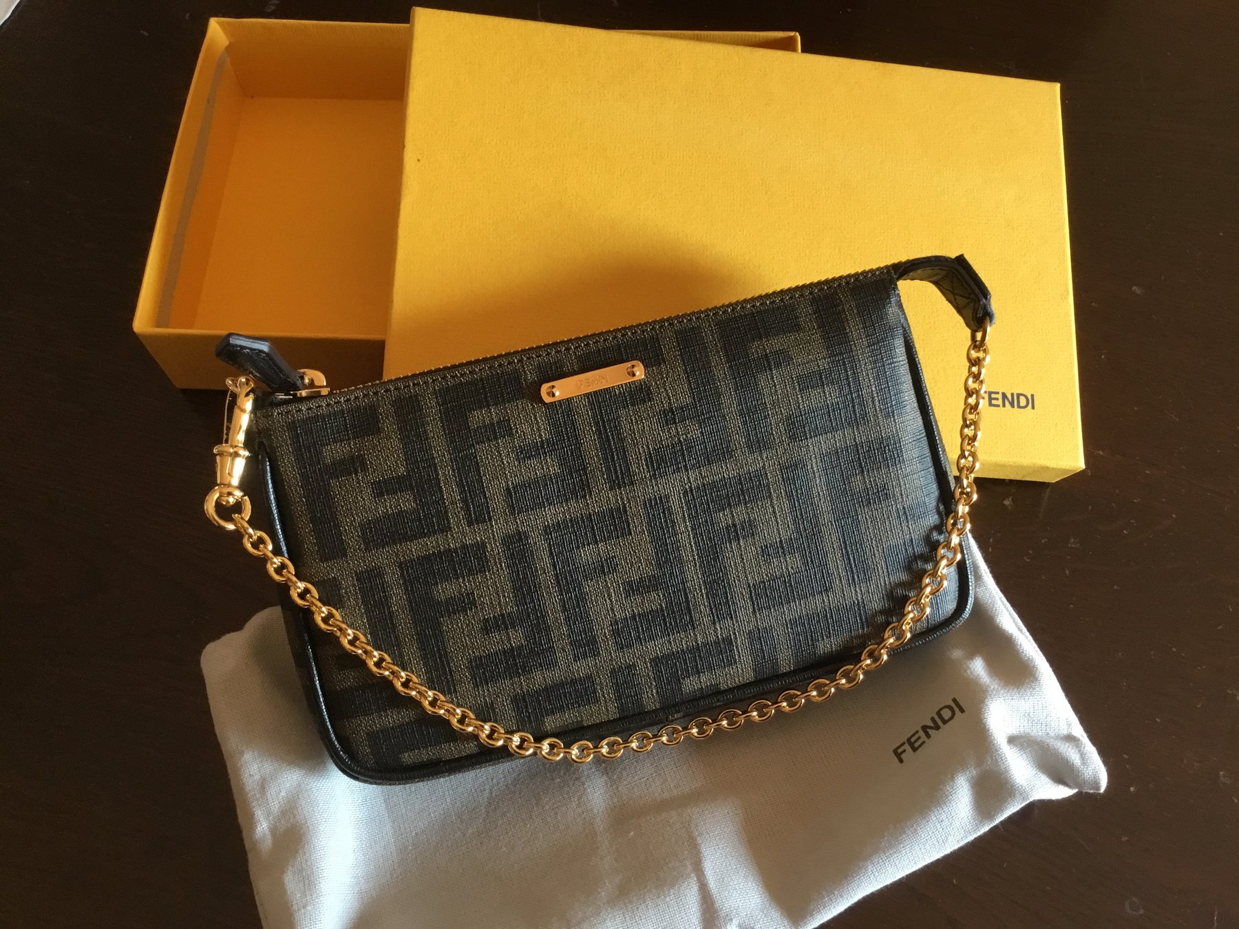fendi-pochette-purse-catawiki