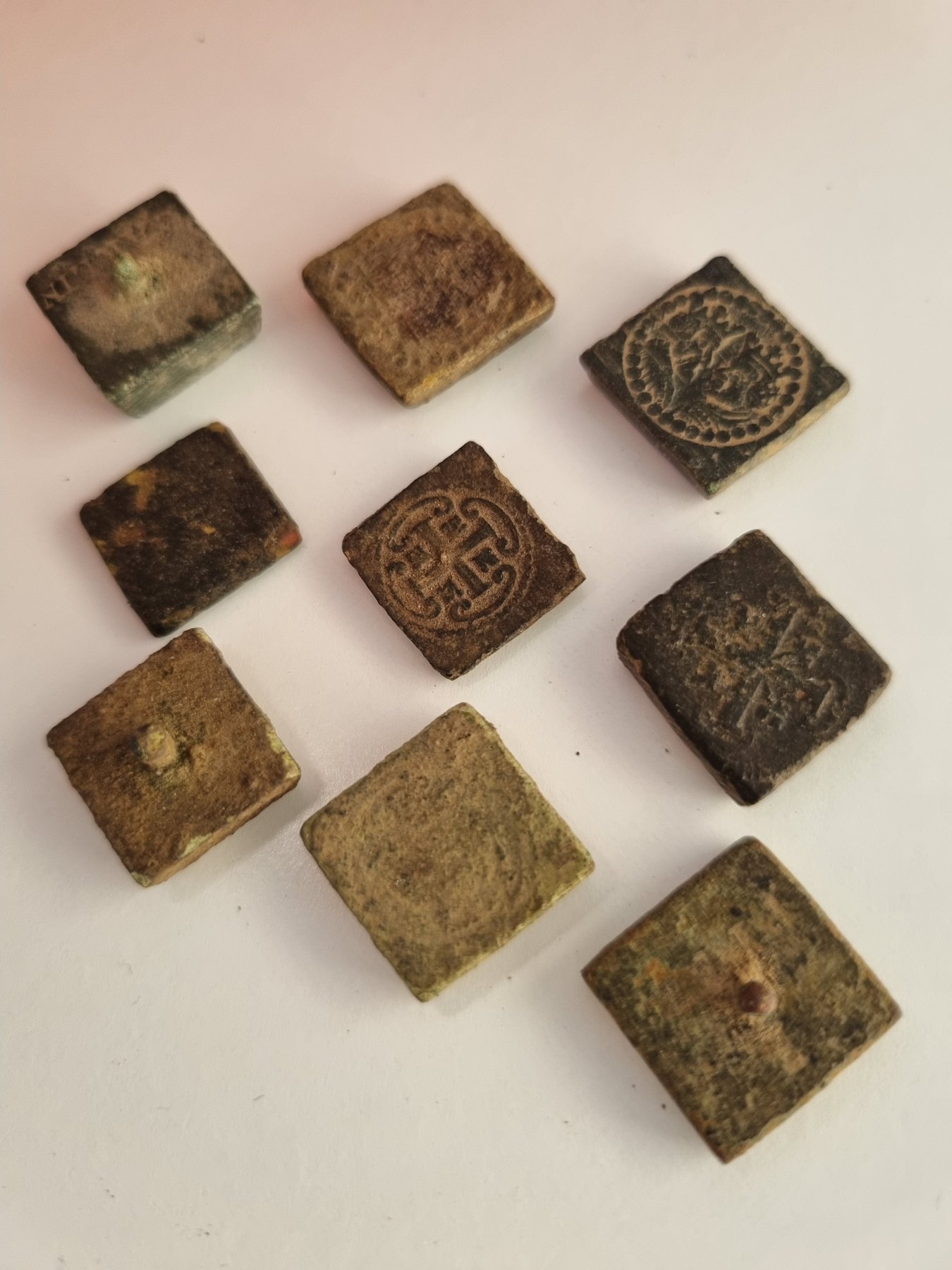 Medieval Bronze coin weights (8×12×12 mm) Catawiki
