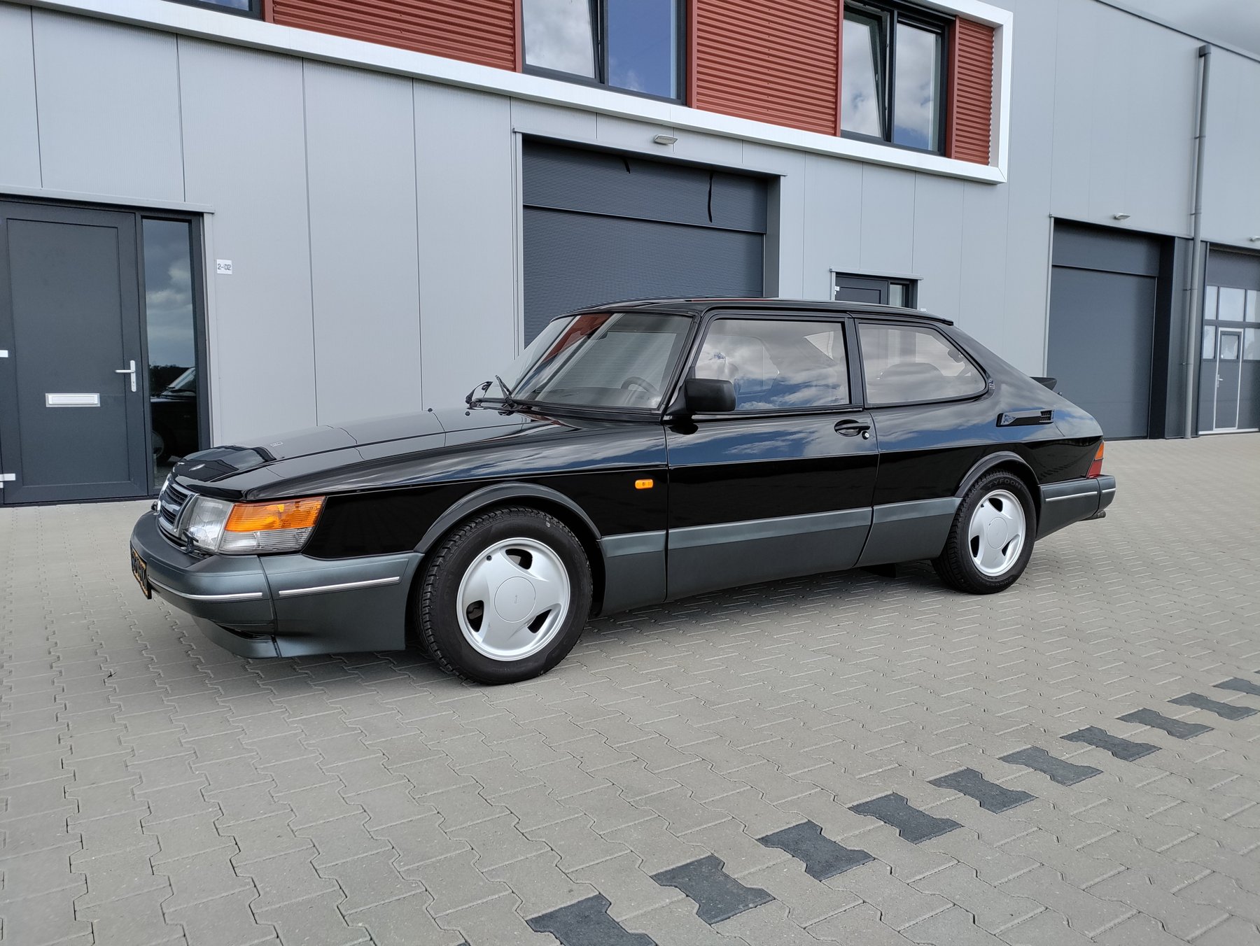 4b9f6ad6-a6e8-4128-ac14-7d87c698a8a8.jpg