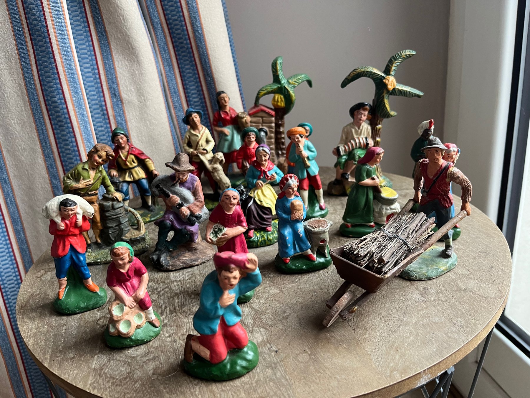 Figurines (18) Gypsum, Ceramics Catawiki