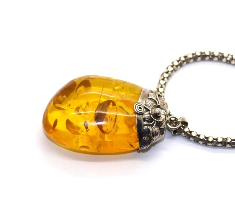 Butter amber necklace hot sale