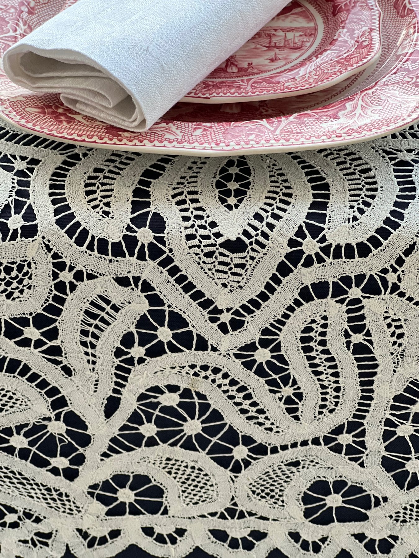 Antique handmade lace tablecloth. (1) Lace. Catawiki