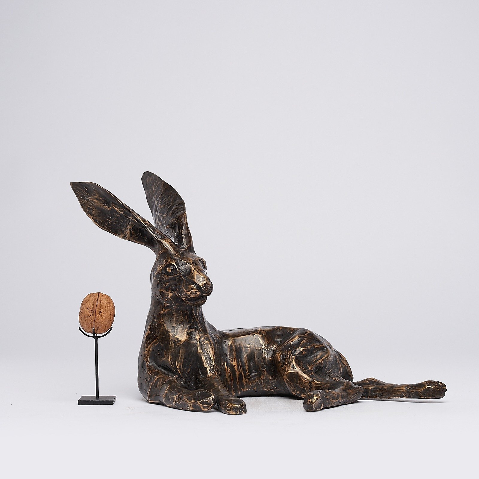 Resting Hare Sculpture - Bronze Interior statue of a animal - Catawiki