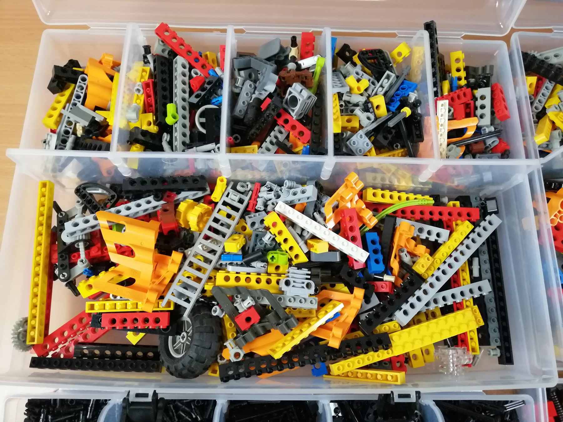 LEGO - Diverse - Technical Lego in sorteerbakken +/- 6,80 - Catawiki