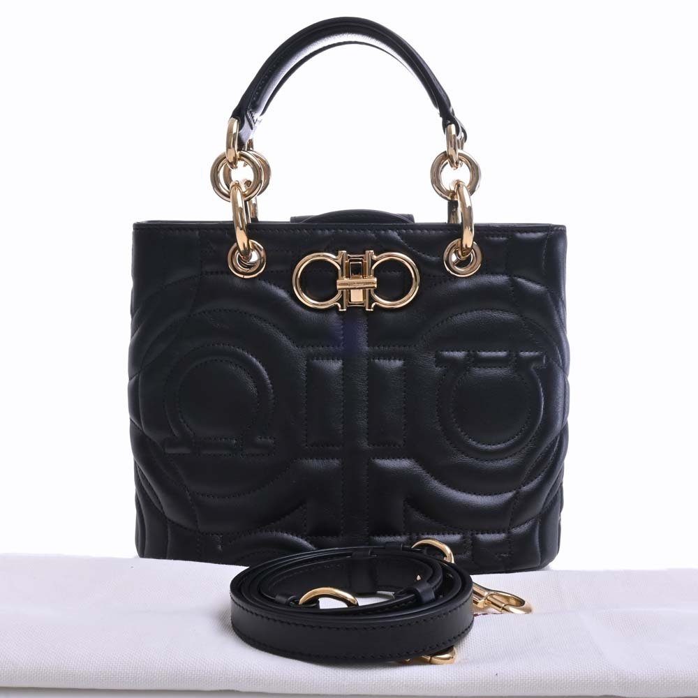 Sac a hotsell main salvatore ferragamo