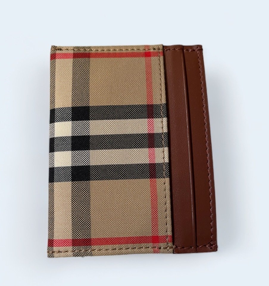 Burberry top abrigo wiki
