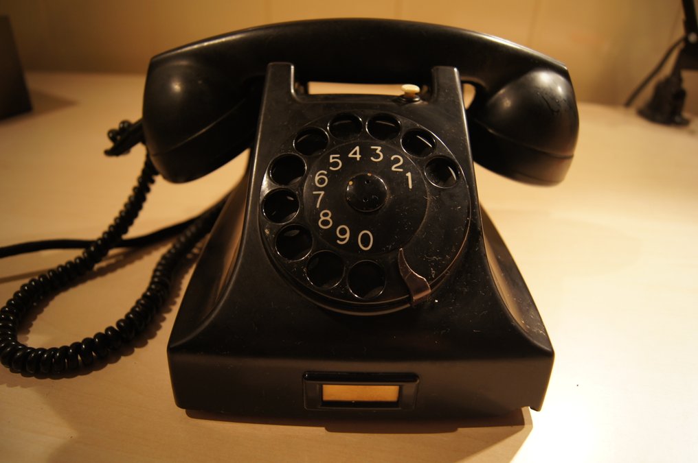 werkzaamheid Luiheid Volgen Oude gebruikte bakelieten telefoon met draaischijf - 1961 - Catawiki