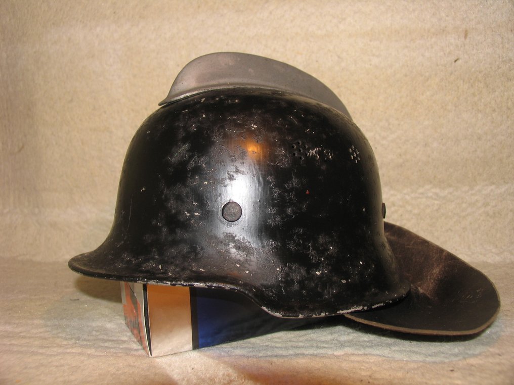 Sta in plaats daarvan op Installatie Uitdrukking Duitse brandweer helm - Catawiki