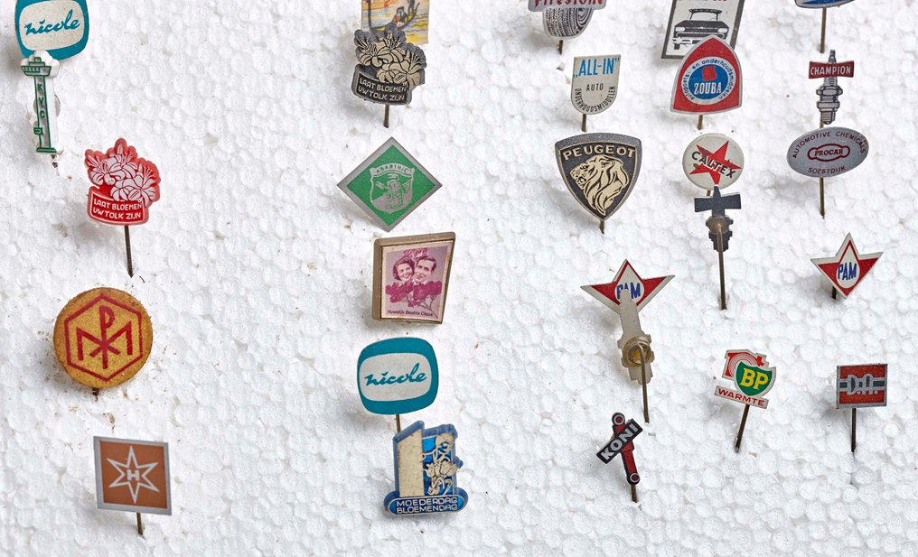 Verzameling reclame speldjes pins uit de jaren 60 en 70 - Catawiki
