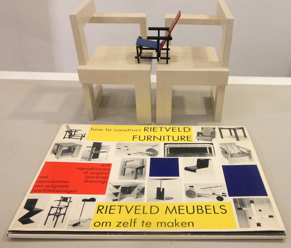 Stevig schaduw onstabiel Gerrit Rietveld - 3 miniatuur stoelen en boek "Rietveld - Catawiki