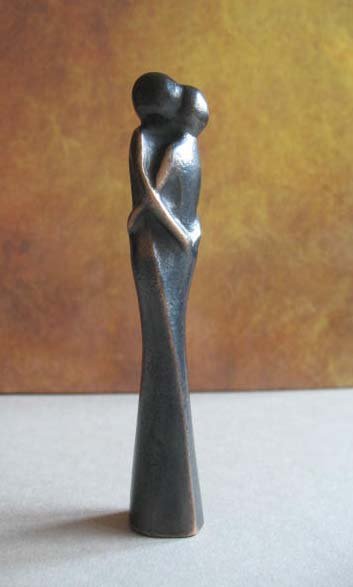 Bronzen beeld van man en vrouw in omhelzing Catawiki
