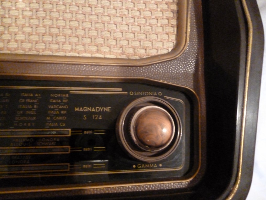 Si Accende Vintage Anni 1950 Magnadyne RADIO A VALVOLE D’EPOCA  Magnadyne Modello A 16 