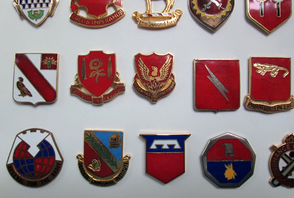 Lot Of 80 Items Us Army Insignias Metal Dui And Unit Catawiki