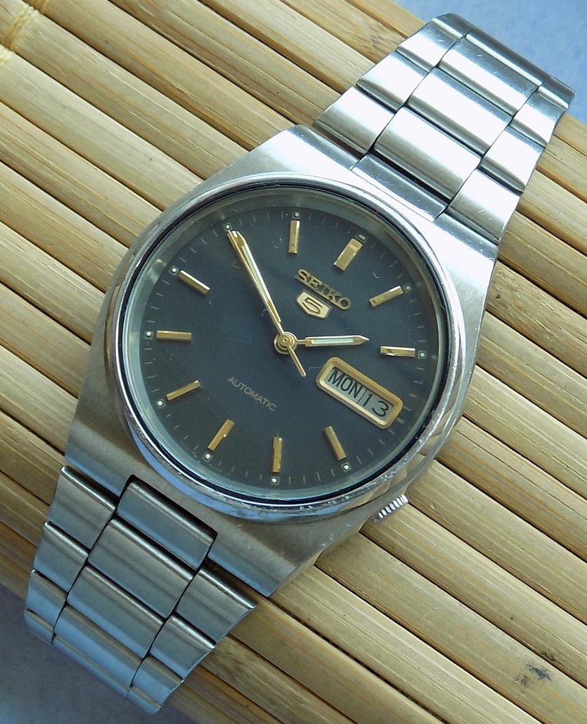 Seiko automatic 7009, day and date with 21 Jewels -- men's - Catawiki