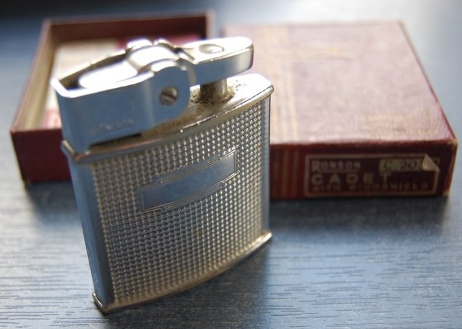 Ronson cadet lighter with box and papers Engeland from the - Catawiki