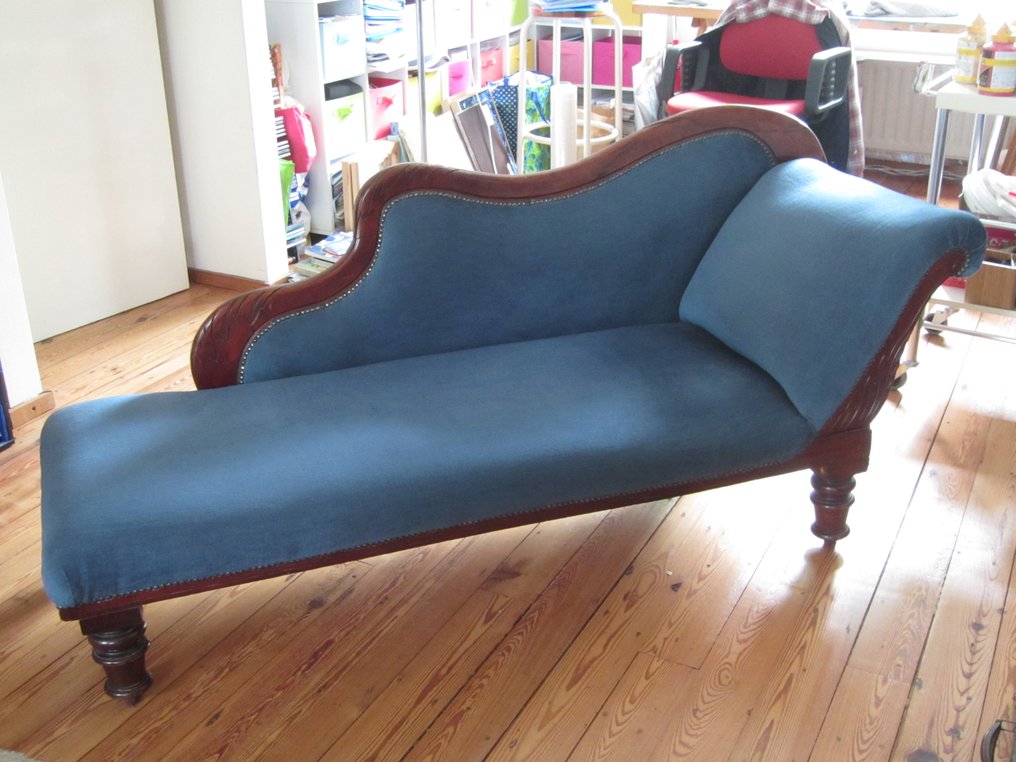cent leerling Idioot Victorian Chaise Longue with beautiful blue upholstery - - Catawiki