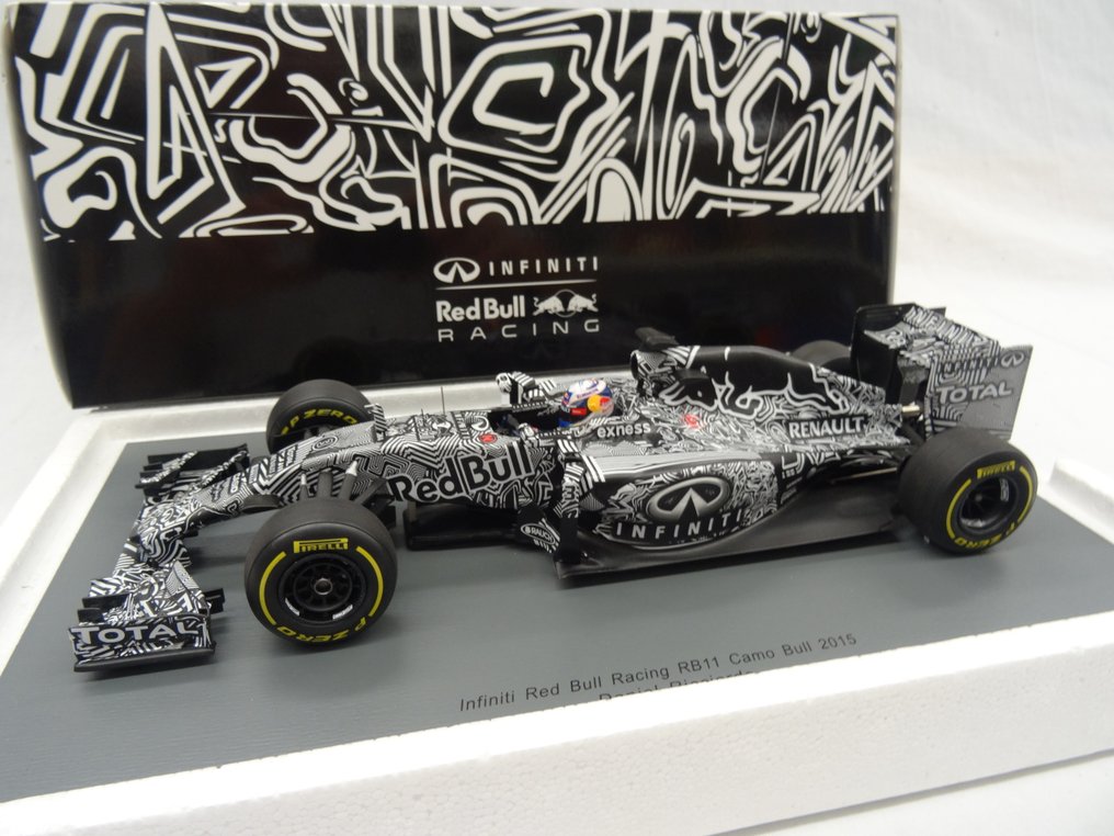 スパーク 1/43 レッドブル RB11 テスト testcar 2015 リカルド SPARK