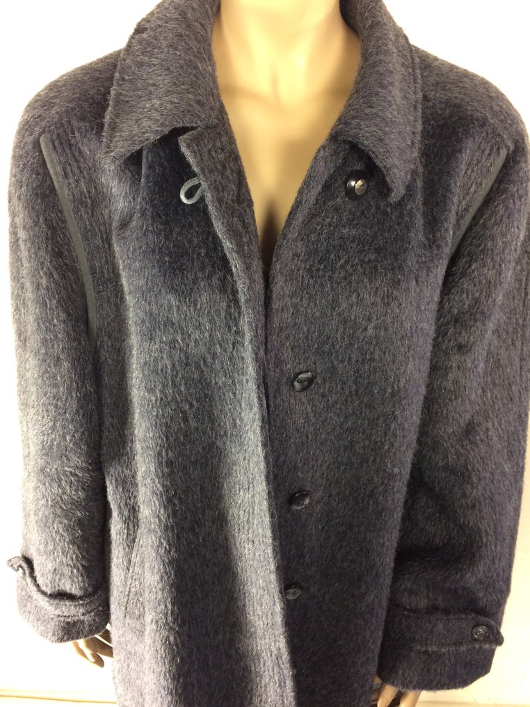 Creation Kärner – Exclusive coat from Alpaca fur, in new - Catawiki