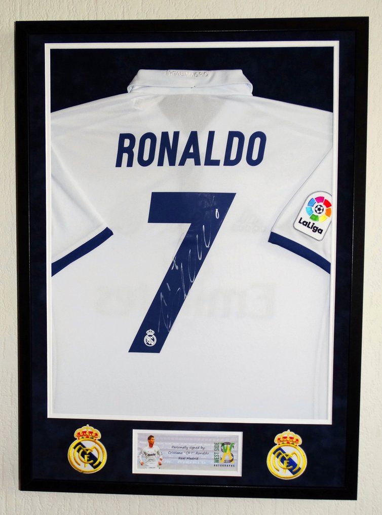 inrichting motor Medisch wangedrag Cristiano Ronaldo original signed Real Madrid shirt - - Catawiki